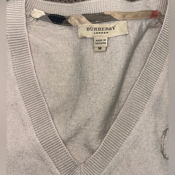 BURBERRY! Like new vintage beige 100% wool Burberry London V-Neck Sweater size M - Picture 4 of 4